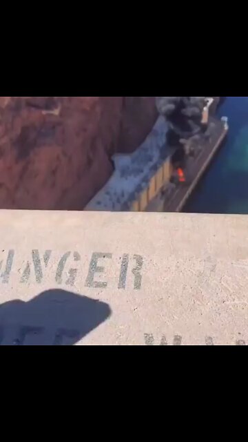 💥Happening now, Explosion at Hoover Dam