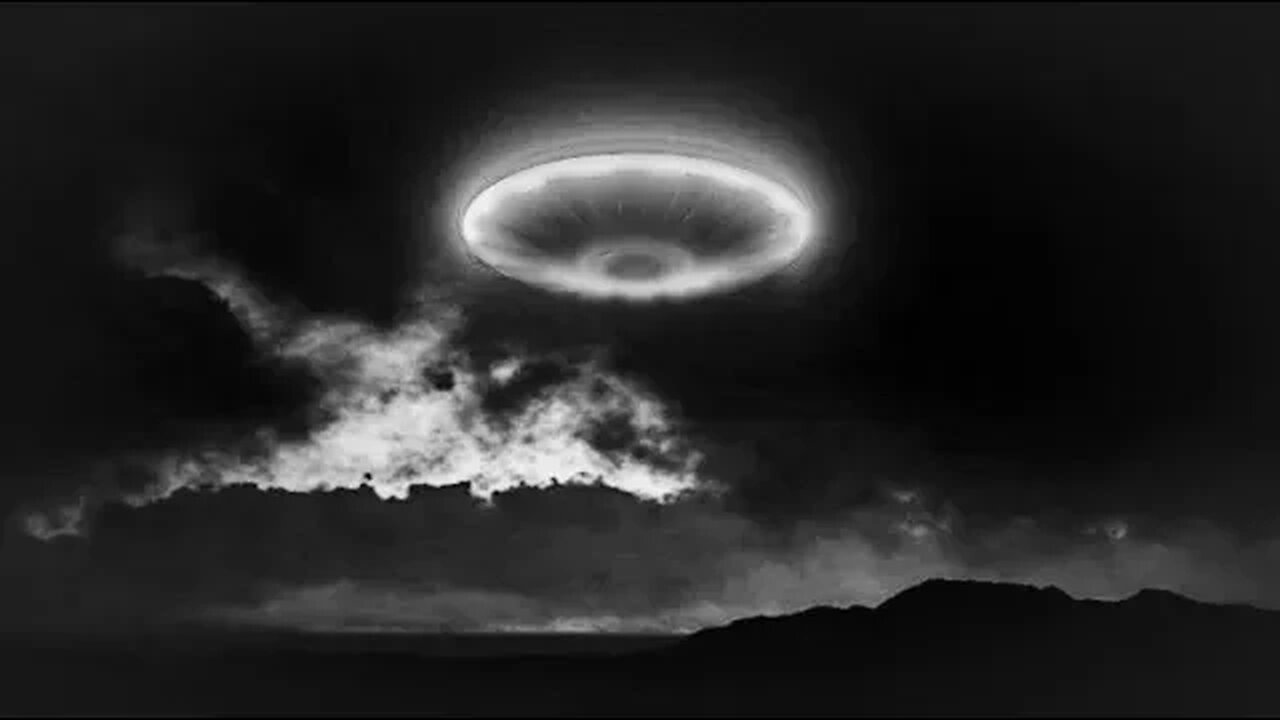 Oak Harbor UFO sightings: multiple witnesses, vehicle/radio/tv interference, animal reactions/deaths