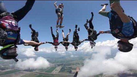 Paracadutismo: un lungo tuffo nel cielo!