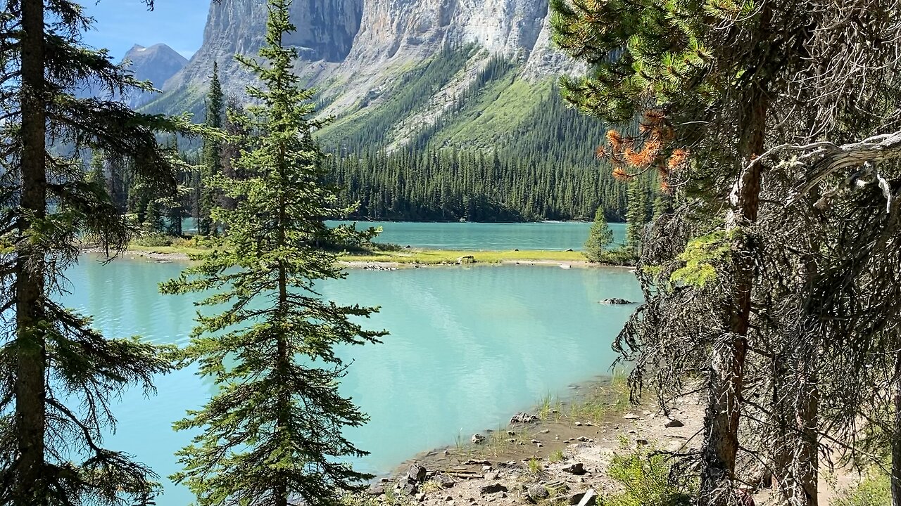 lake minnewanka