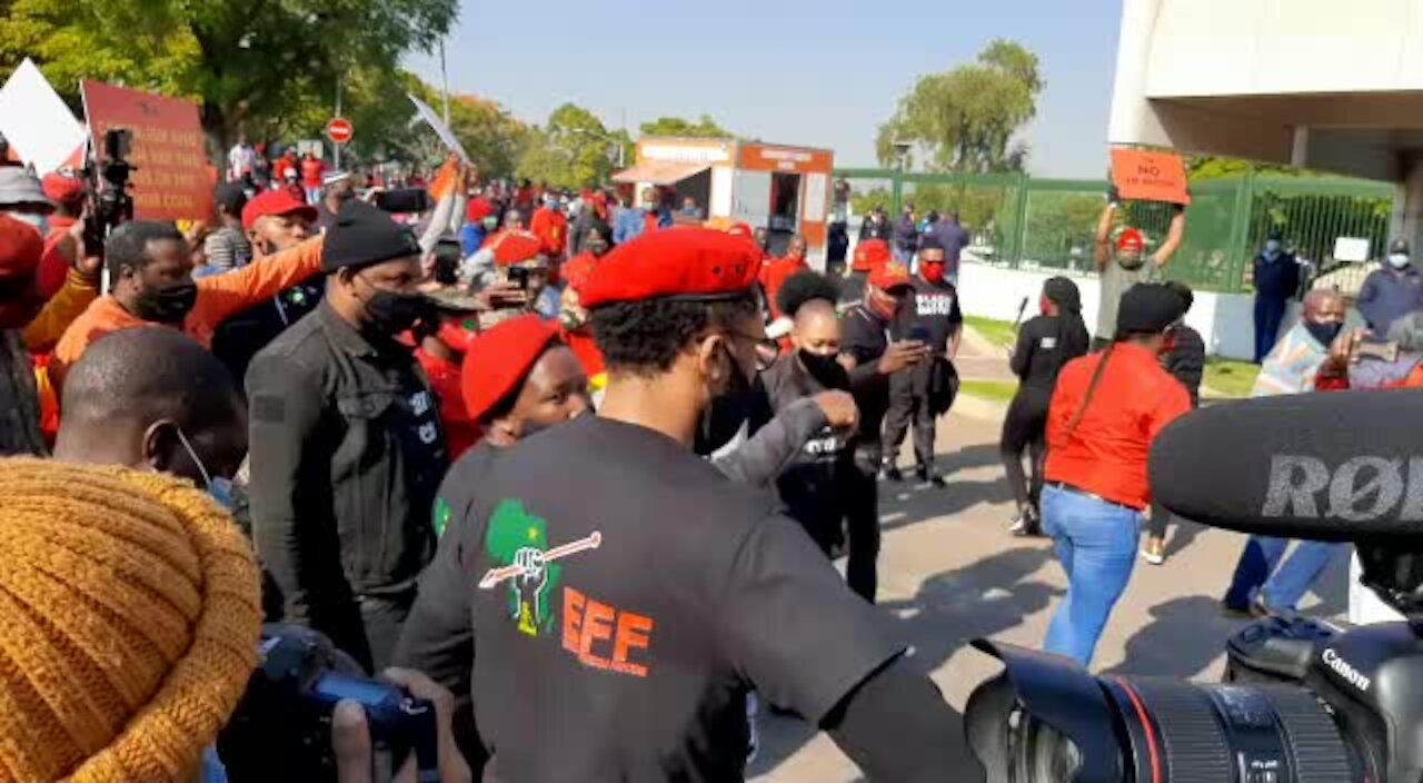 WATCH: EFF in silent protest outside USA embassy in support of Black Lives Matter (jQd)