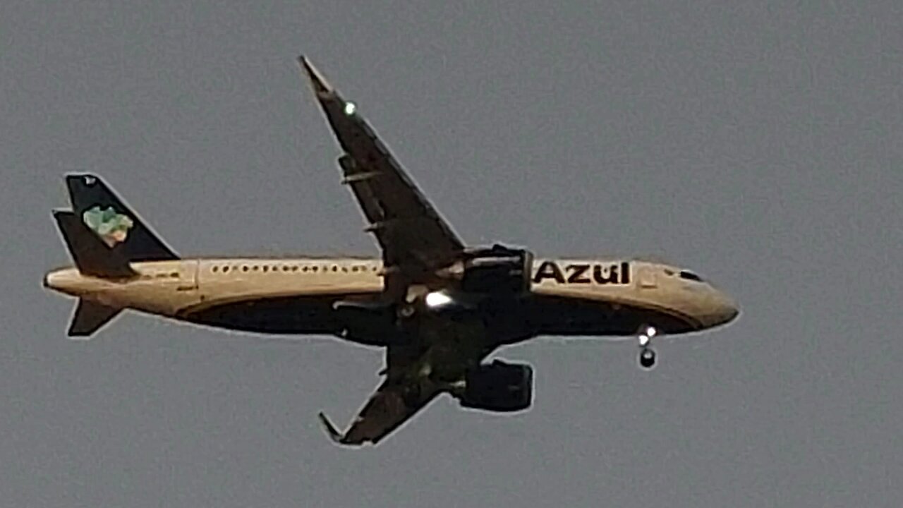 Boeing 737-800 PR-GGG vindo de Guarulhos e Airbus A320NEO PR-YRY vindo de Campinas para Fortaleza