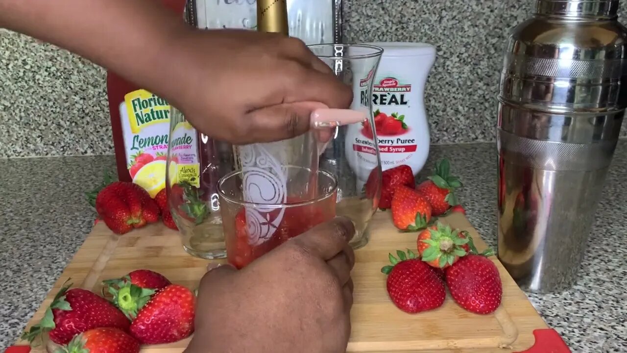 STRAWBERRY HENNY BETTER THAN TGI FRIDAYS STRONG DRINKCOCKTAILS ALCOHOLIC BEVERAGES 7