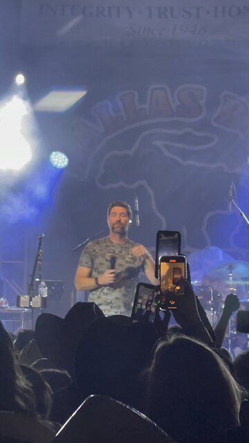 Josh Turner in Tampa