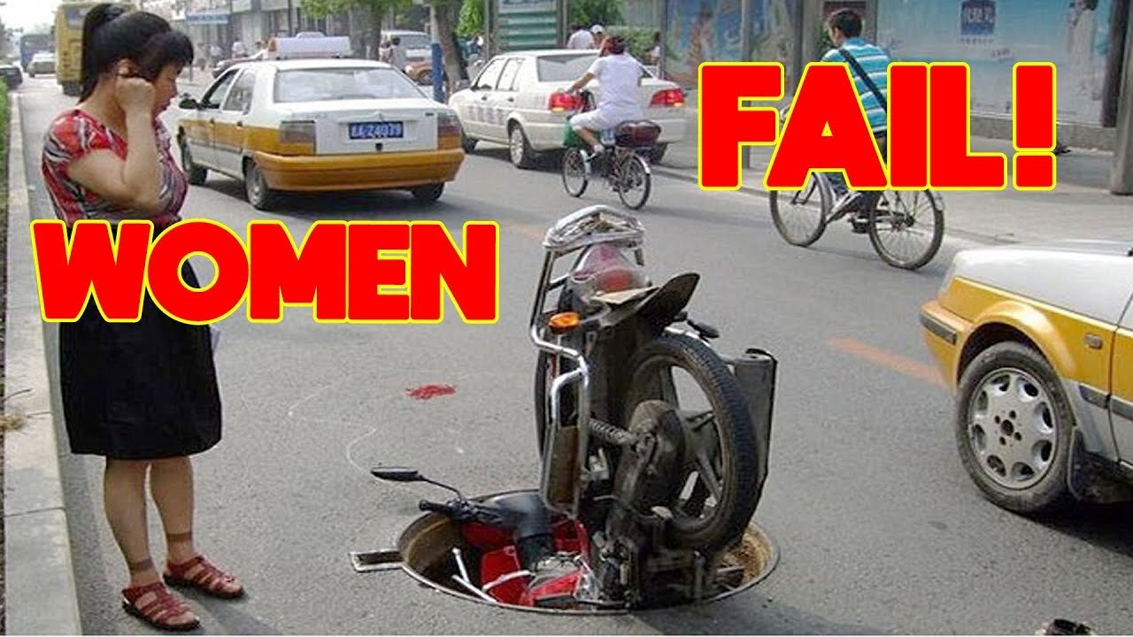 Funny WOMEN FAIL IN TRAFFIC - Women Drivers Big Fails