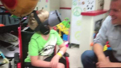 Virtual reality lifts spirits of hospitalized kids by flying them to the North Pole with Santa Claus | Digital Short