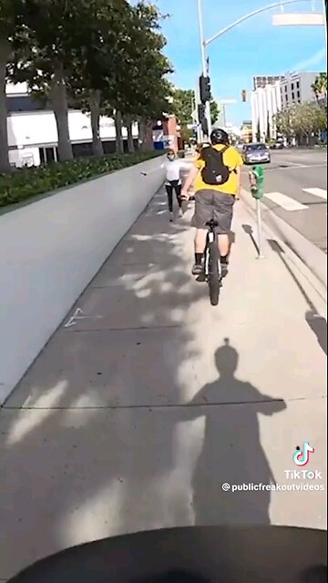 Karen Alert: Guy defend his GF after lady intentionally strikes her as she's riding by on her bike.