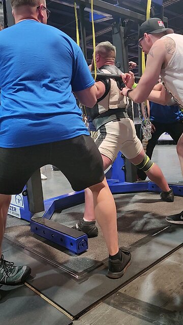 Travis 1,124 lb squat