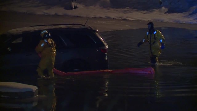 Man rescued after driving into Chagrin River, police say he thought there was a bridge there