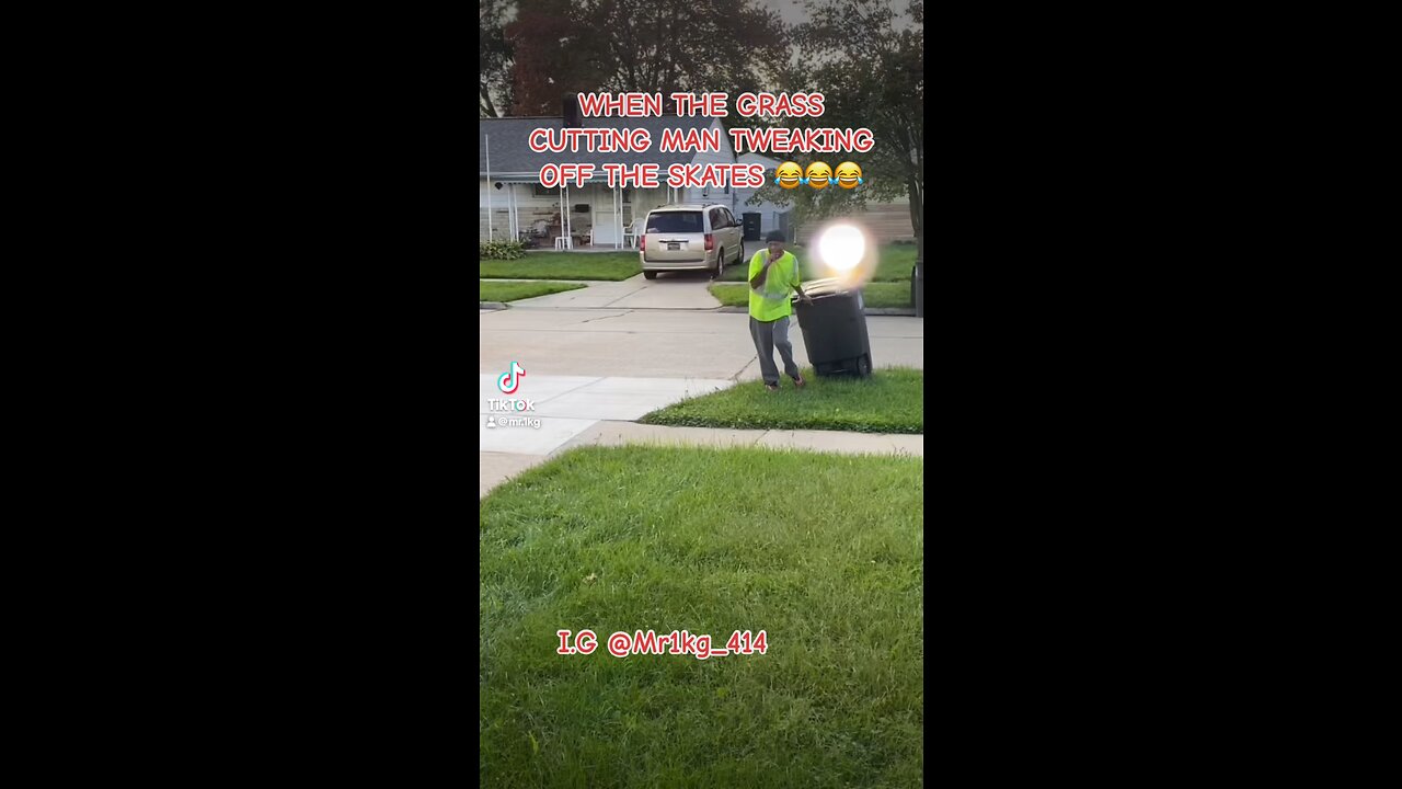 WHEN THE GRASS CUTTING MAN TWEAKING 😂😂😂