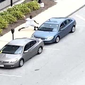 VIDEO: Akron police search for man who threw concrete through car window, stole purse