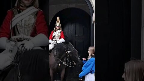 No the horse bites #horseguardsparade