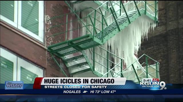 Threat of falling ice shuts down Chicago street
