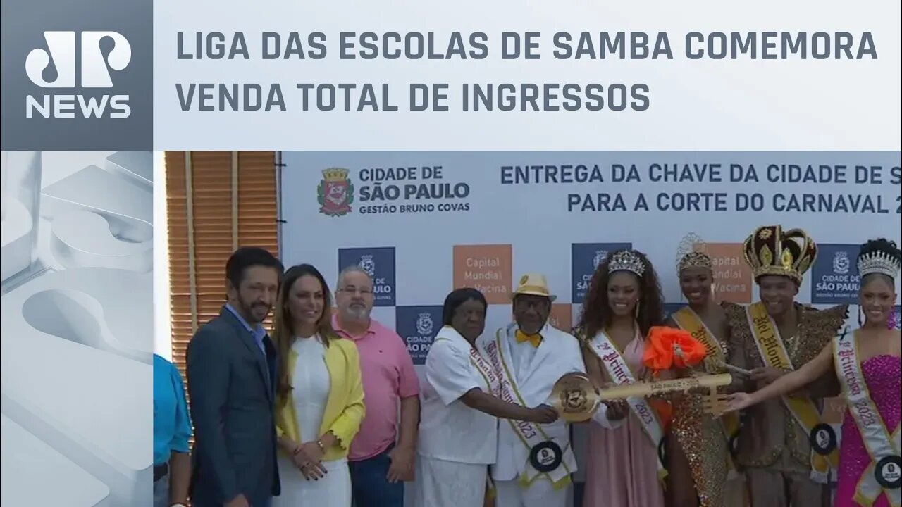 Prefeito de São Paulo entrega ‘chave da cidade’ à corte do Carnaval 2023