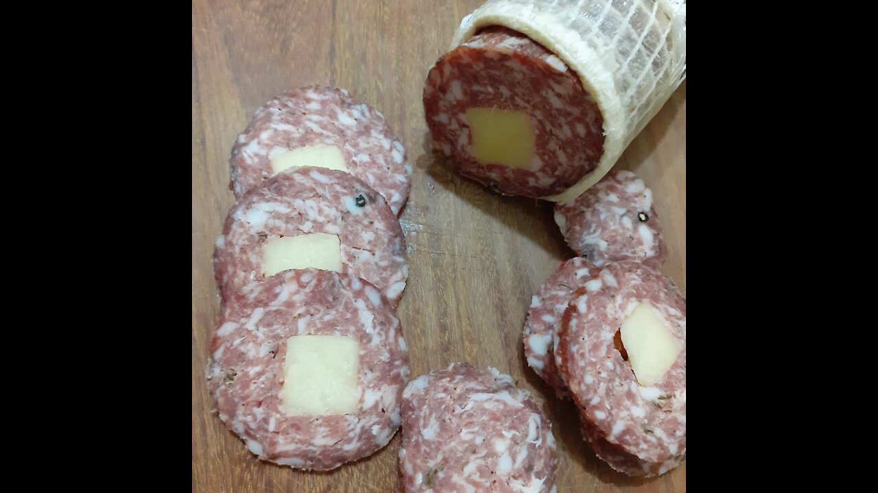 Salame Artesanal recheado com Provolone.