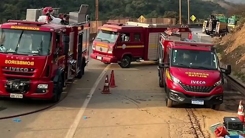 PAI DE SOBREVIVENTE DO ACIDENTE COM ÔNIBUS DE TORCEDORES CORINTIANOS DIZ QUE MOTORISTA FOI UM HERÓI'