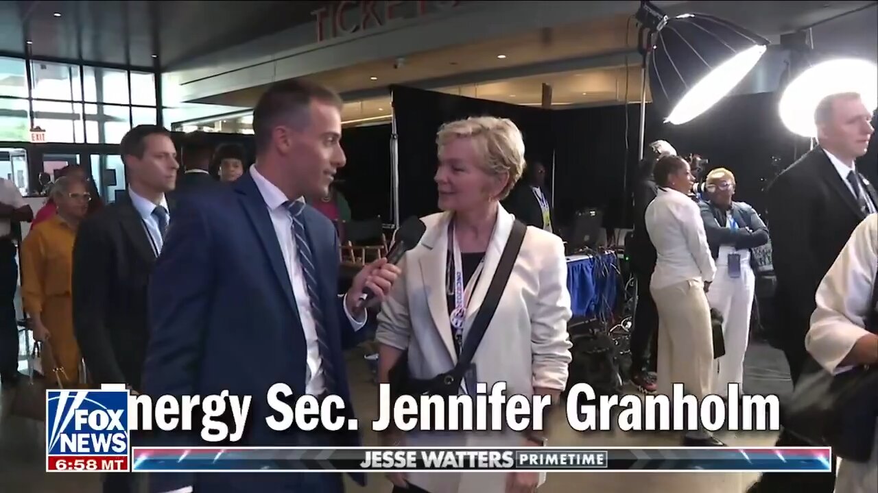 DNC moments: Johnny confronts more Democrats at the DNC 🎪🤡