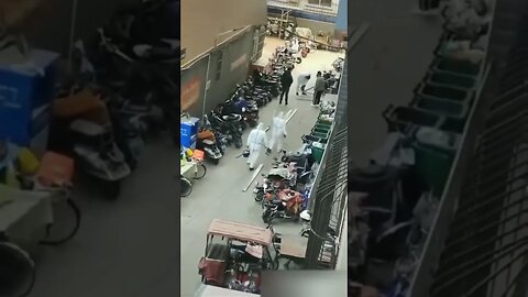 China's "covid responder" are welding the doors of Chinese Infected Covid Residents.