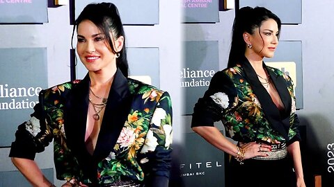 Sunny Leone Arrives At Jio Mami Mumbai Film Festival 2023 😍🔥📸