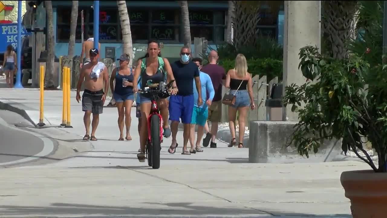 Locals and businesses along Fort Myers Beach prepare for Labor Day crowds