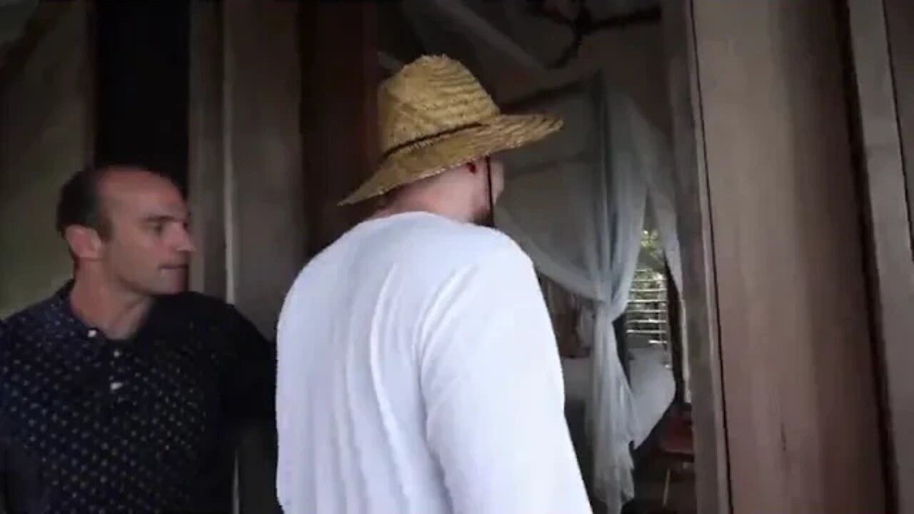 $1 vs $1,000,000 Hotel Room! ~~~~~ 10