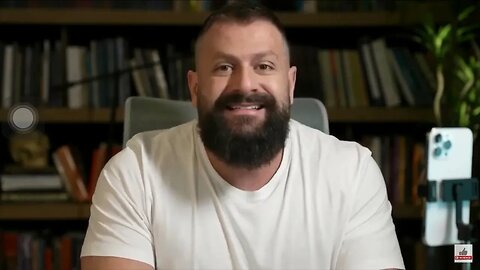 Italo Marsili | Doar todo dinheiro e não deixar herança