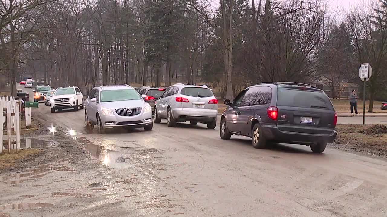 Road nightmare causes big problems for parents taking kids to school in Commerce Township