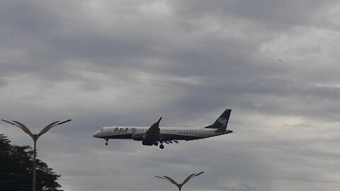 Embraer 195 filmado às pressas por mim em Manaus