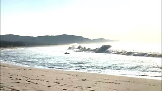 KAYAK ATTEMPTS DARING PADDLE OUT AT BARRA DE LA CRUZ