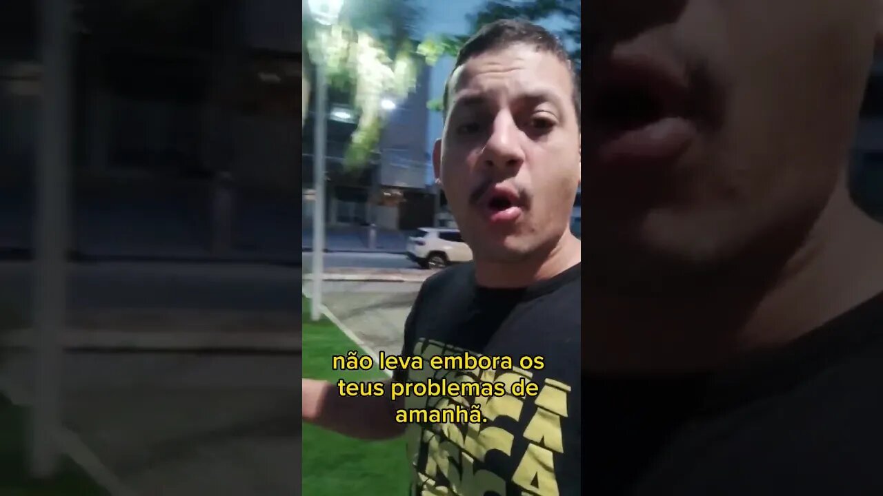 A vida é muito curta para passar tempo demais se preocupando com o que ainda não aconteceu.