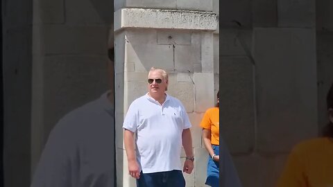 Tourist looks like Donald Trump #horseguardsparade