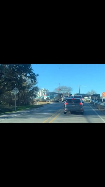 Train DERAILS after colliding with 18-wheeler stuck on tracks