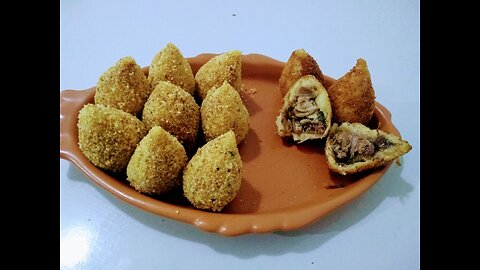 COXINHA DE MANDIOCA E CARNE SECA