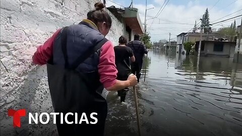 Amanecen el domingo bajo agua por el desbordamiento de un río en el estado de México