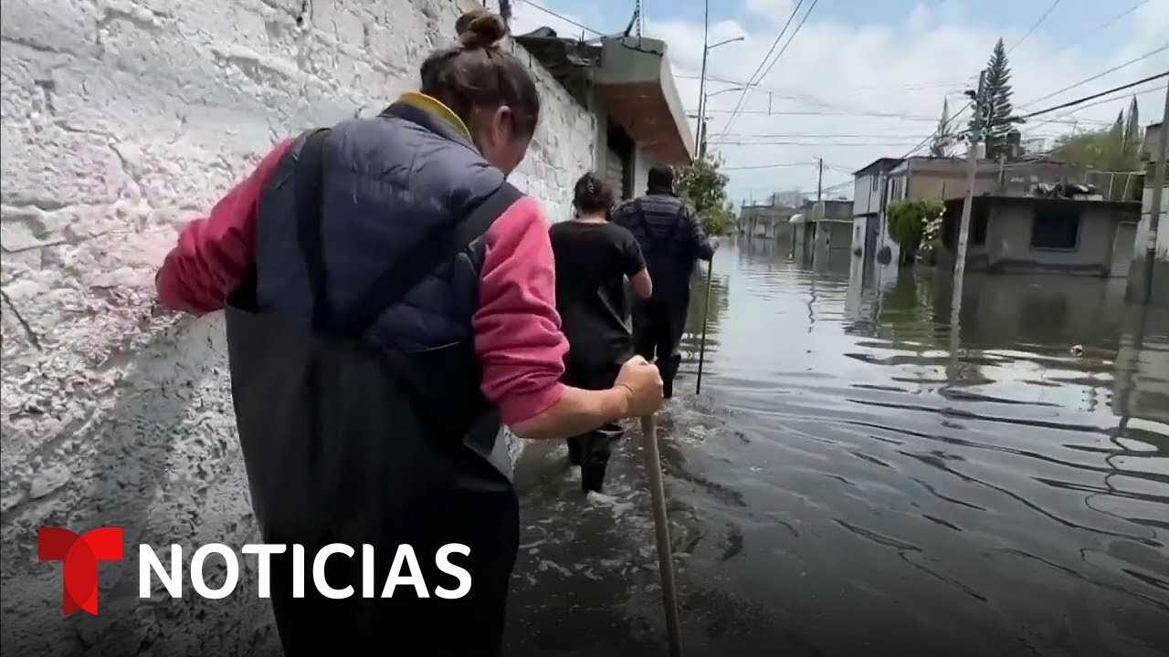 Amanecen el domingo bajo agua por el desbordamiento de un río en el estado de México