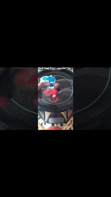 ECLOSÃO! batalha de beyblade spriggan vs fafnir vs valkyrie #batalhadebeyblade