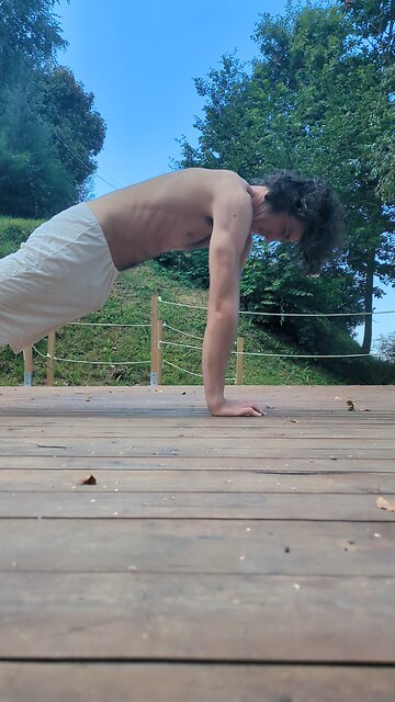 Doing diamond pushups💎