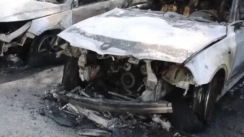 Два леки автомобила изгоряха на паркинг над Благоевград, засегнат е и трети