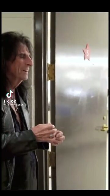 Alice Cooper on Religion… a true believer!