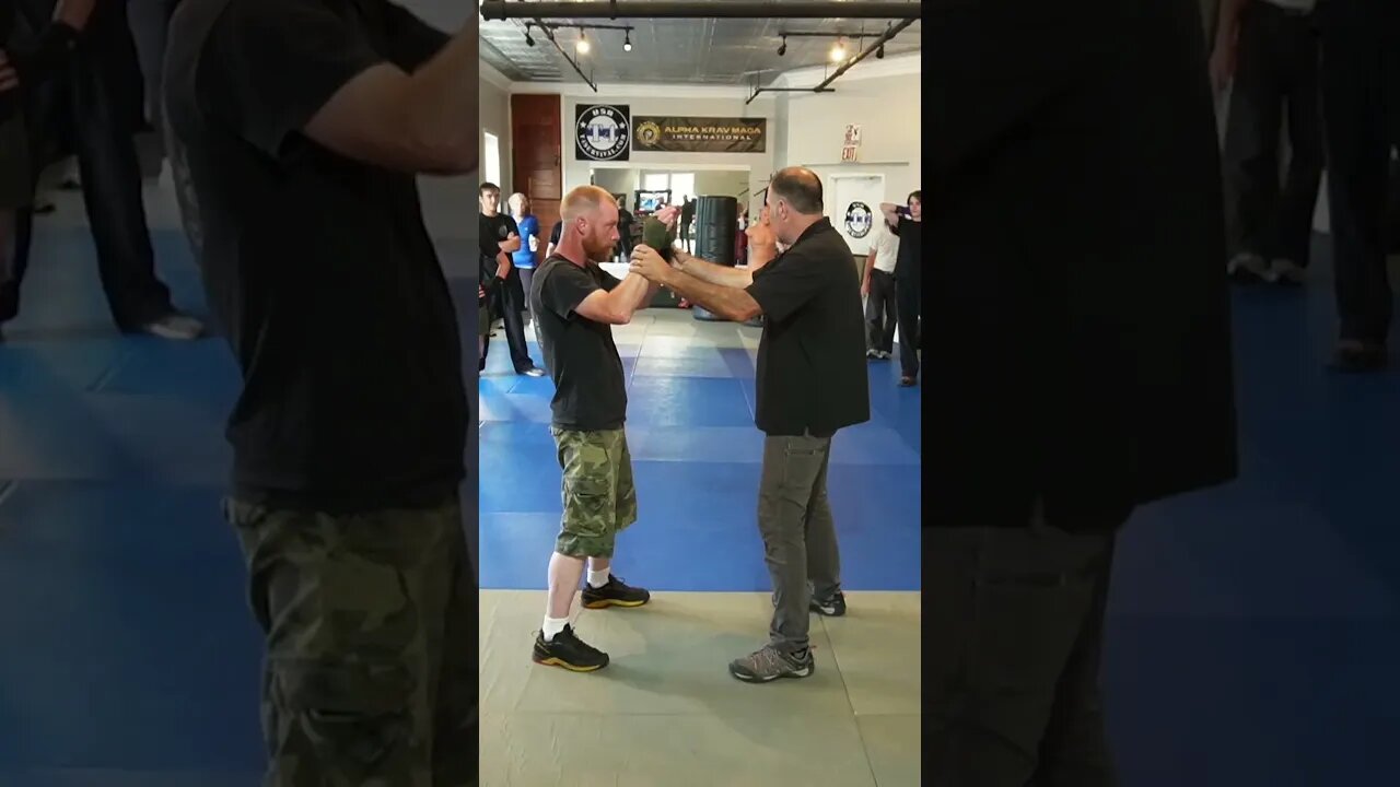 How to throw a hook punch #selfdefense #kravmaga #martialarts #mma #boxing #ufc #fight #fighting