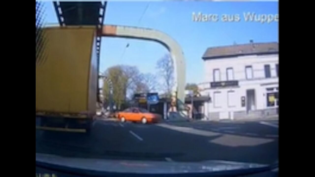 #shorts BAD DRIVER (MOMENTS CAUGHT ON CAMERA)