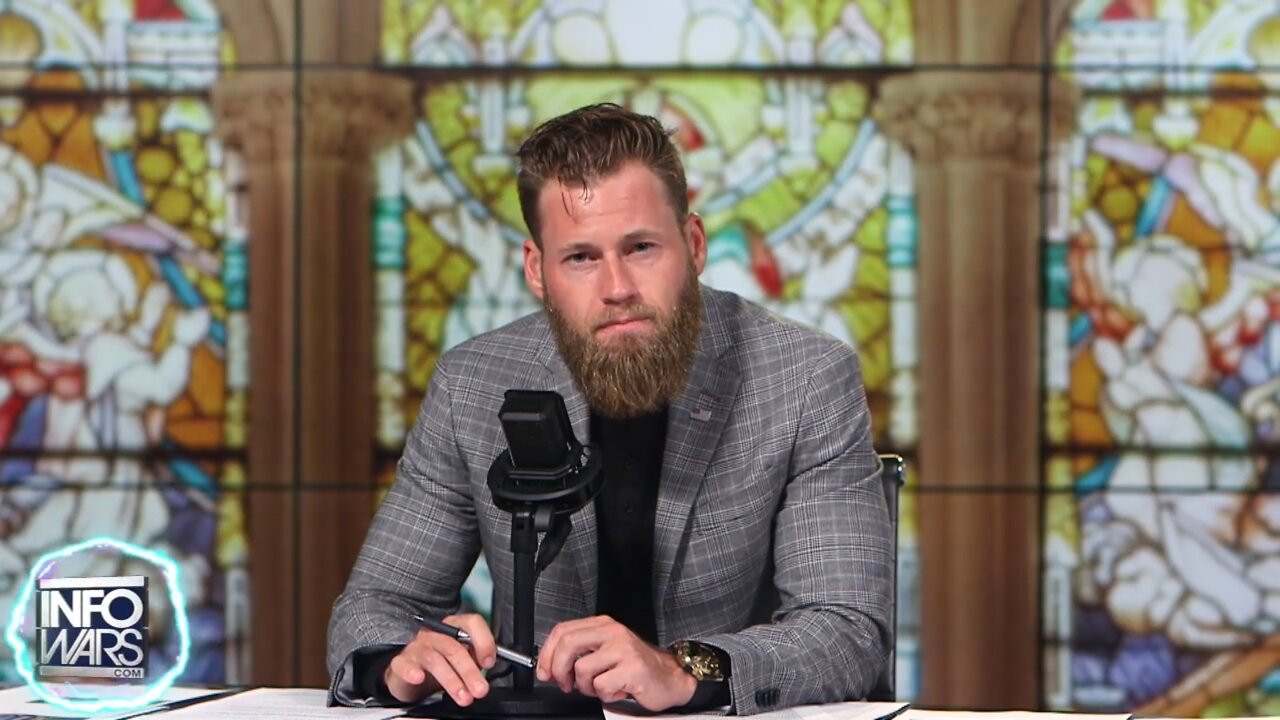 WAR ROOM (Full Show) Monday - 7/18/22