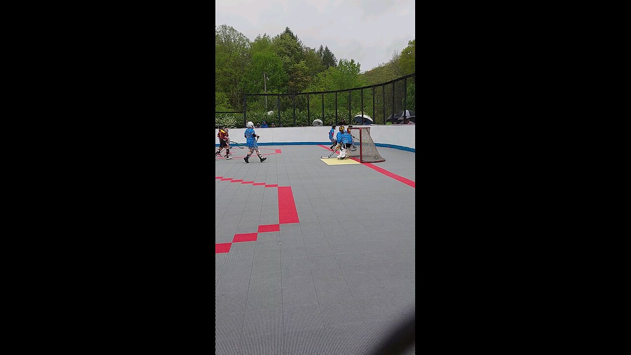 dek play in the rain #hockey