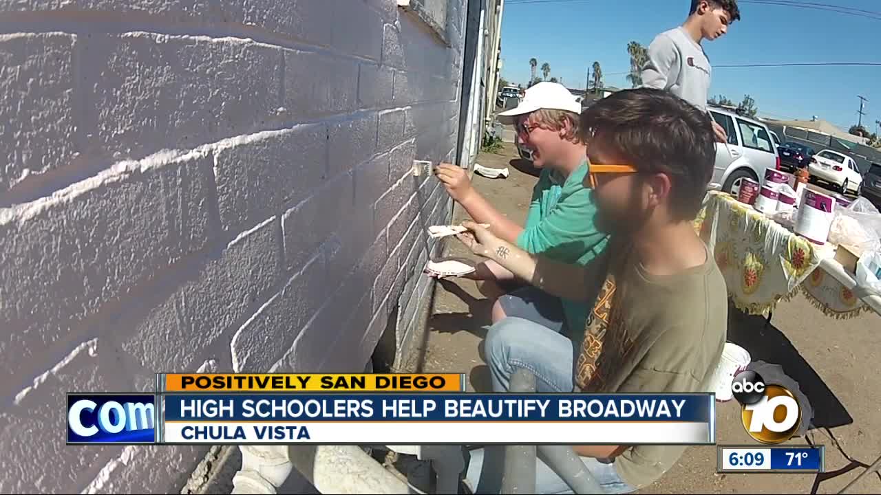 High school students help beautify key Chula Vista corridor