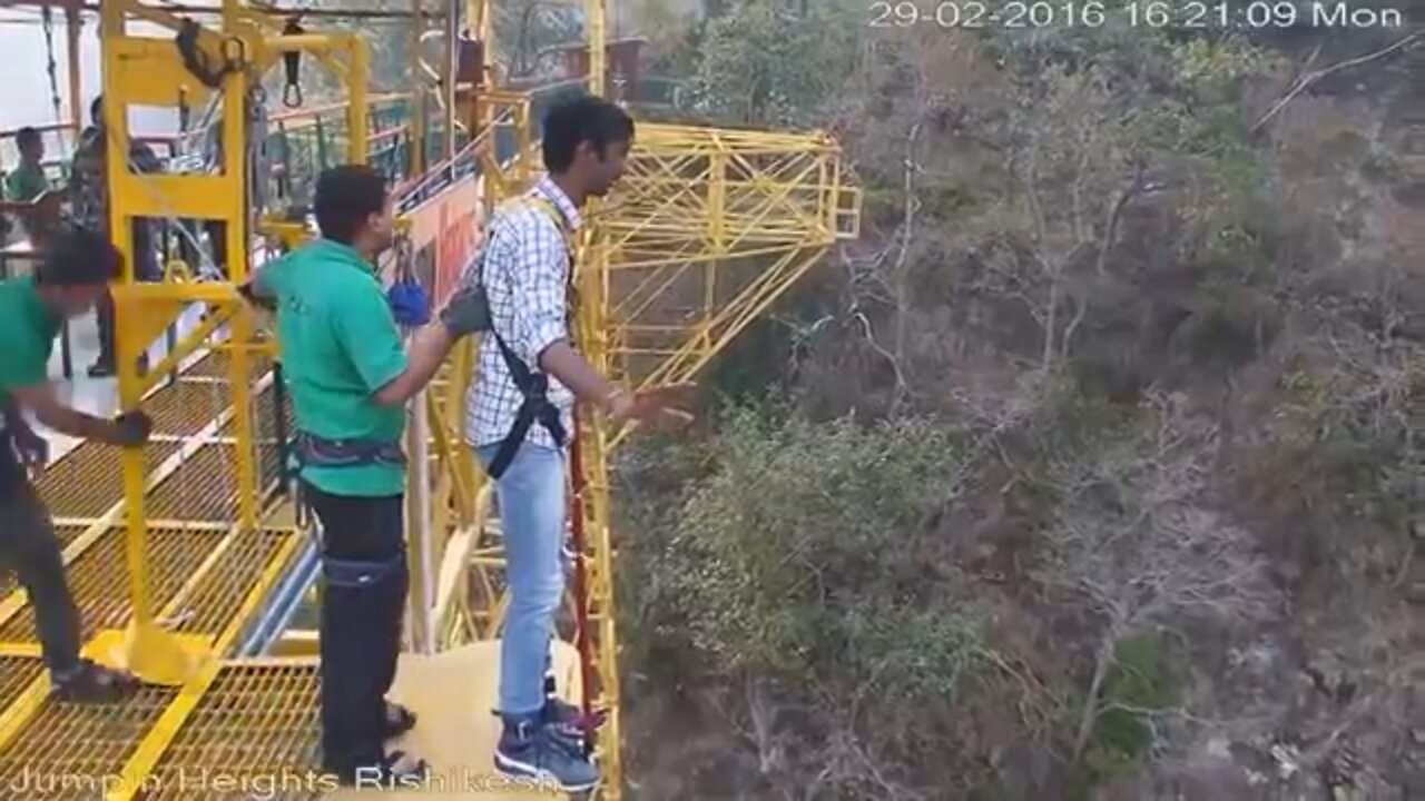 The funny bungee jump in rishikesh