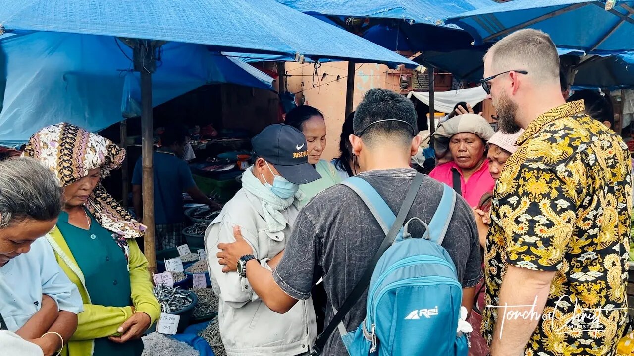 Indonesian market workers pray with us in Medan | North Sumatra, Indonesia