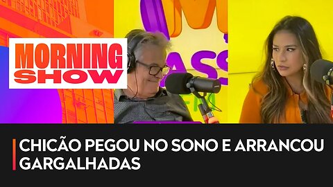 Radialista dorme durante entrevista com Simone Mendes
