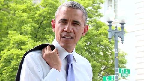 Raw video: The President takes a surprise walk