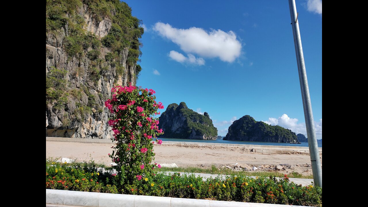 Very beautiful coastline of Ha Long Bay