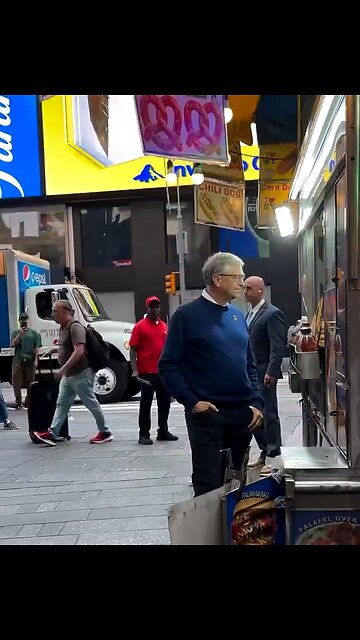 האיש שרוצה שתפסיקו לאכול בשר (כדי להציל את כדור הארץ) נראה לאחרונה בניו-יורק אוכל.. ובכן, בשר.